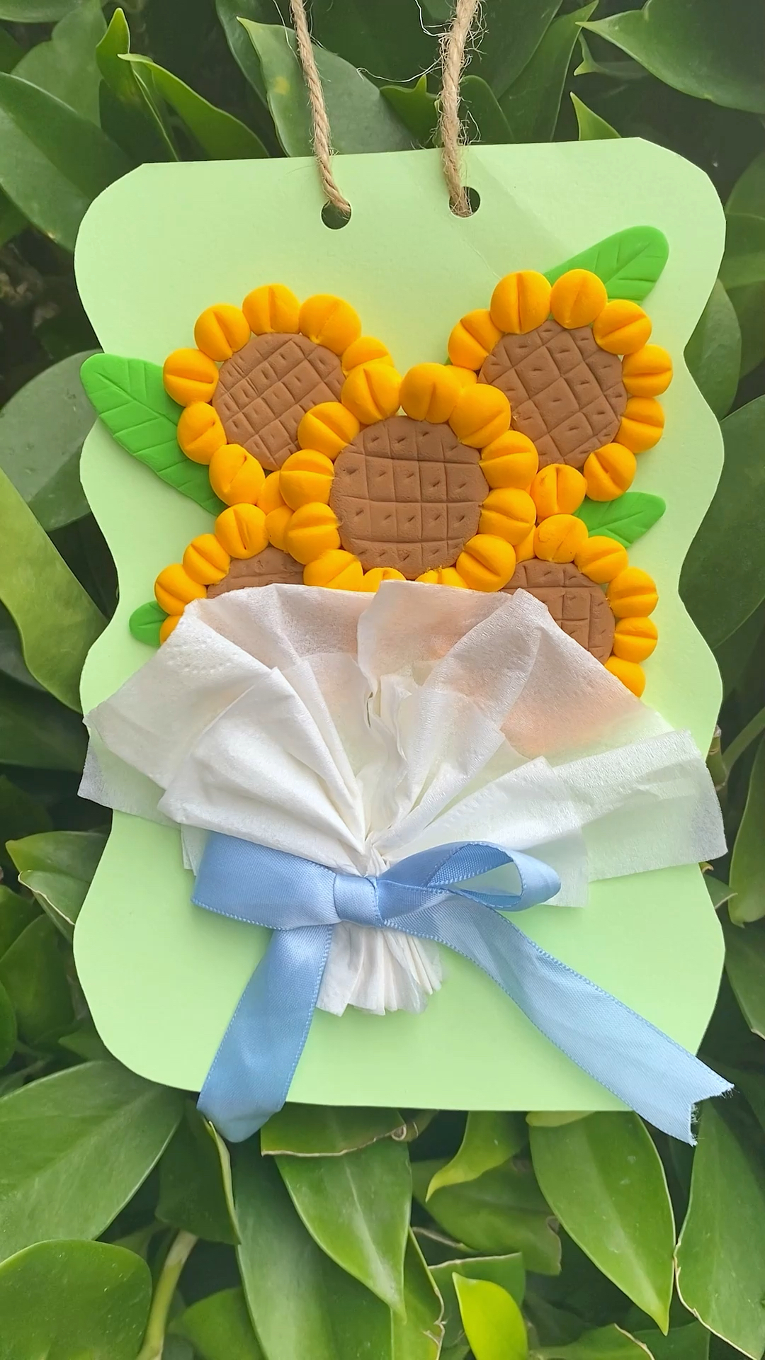 女神节快到了,用卡纸和粘土做张花朵贺卡吧,简单漂亮-度小视