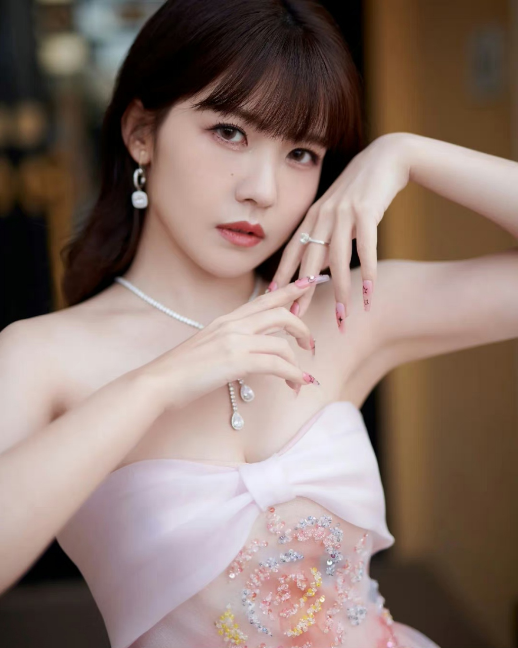 赖美云# 春日樱花抹胸裙,甜美温柔,娇艳欲滴