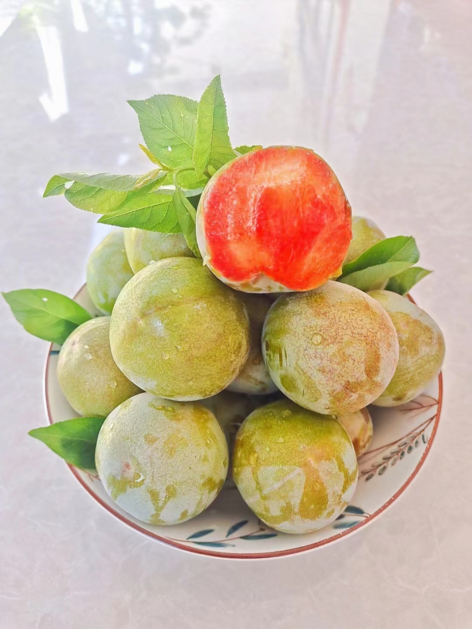 时令水果,绿皮红心味帝李子,李子里面帝王味道,天花板级别的口感,绿皮