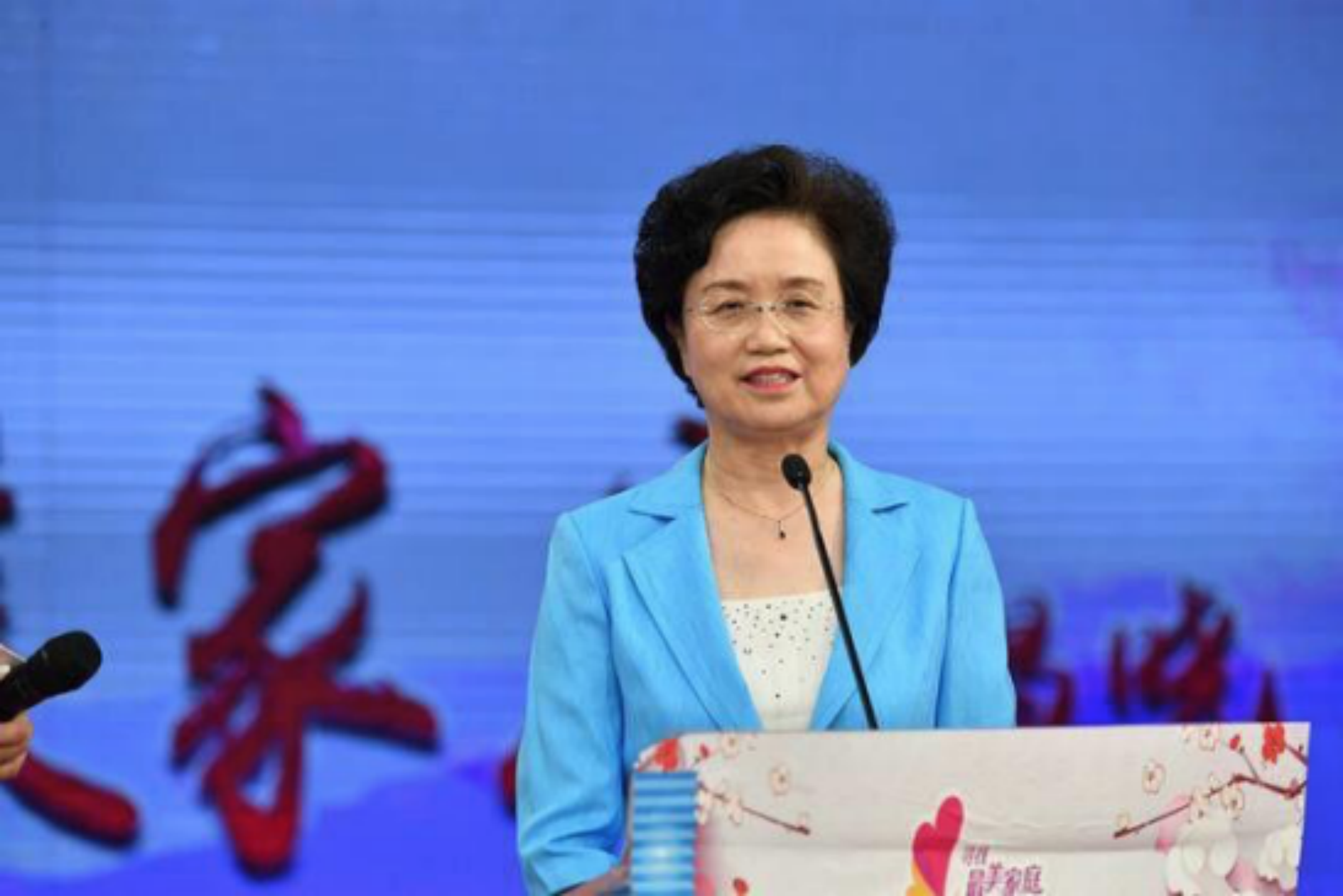 她28岁就成为省委书记,50岁成为青海省长,66岁仍然奋斗在第一线