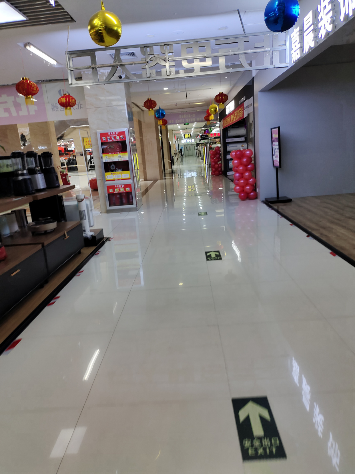 大同市最大的电子产品商场上悦城腊月实拍,一片凄凉,人少店多