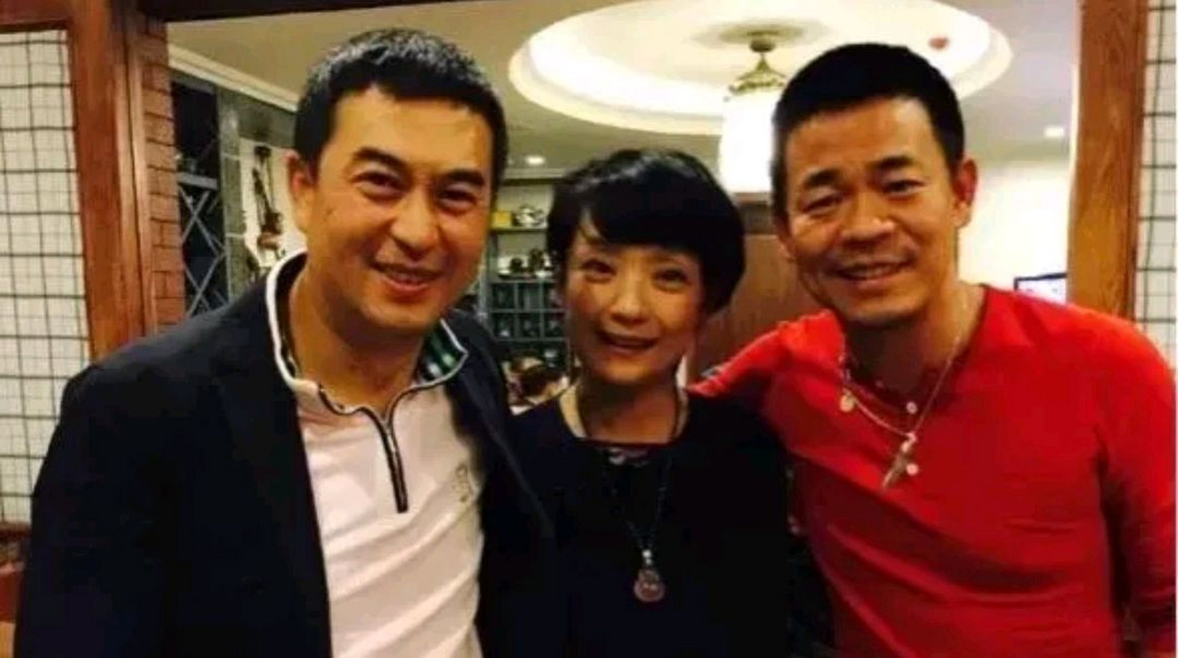 孙浩去张嘉译家吃饭,张嘉译的老婆王海燕做了一大桌子菜招待他们