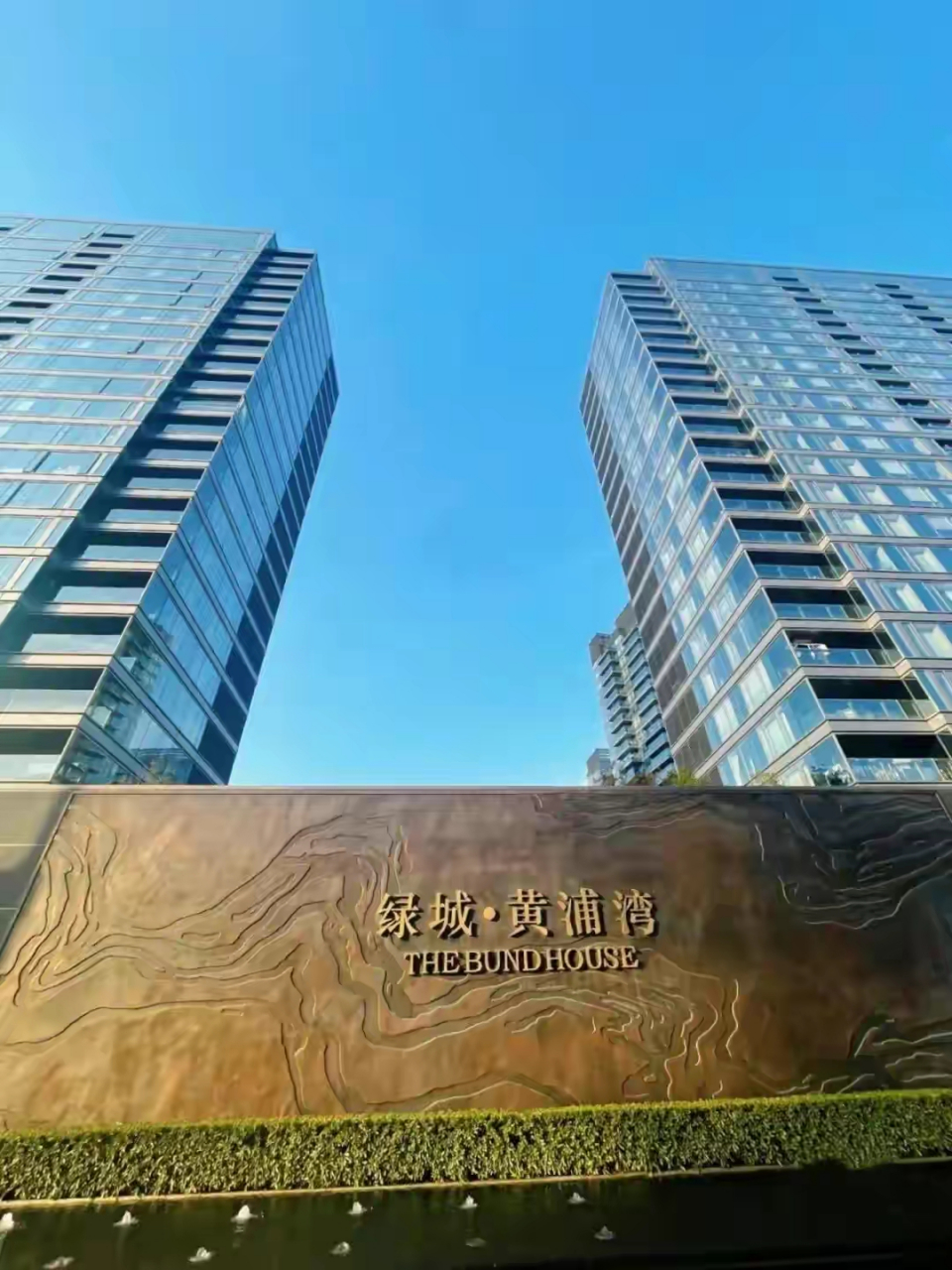 吴亦凡在狱中开始处理个人资产,准备卖上海的豪宅,300多平米,售价1亿