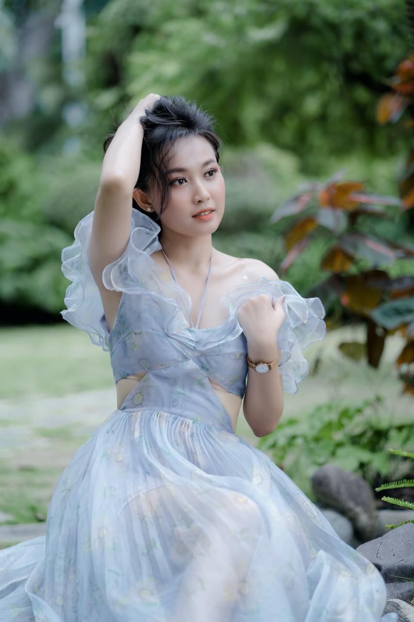 养眼美女# 美人一何丽,颜若芙蓉花