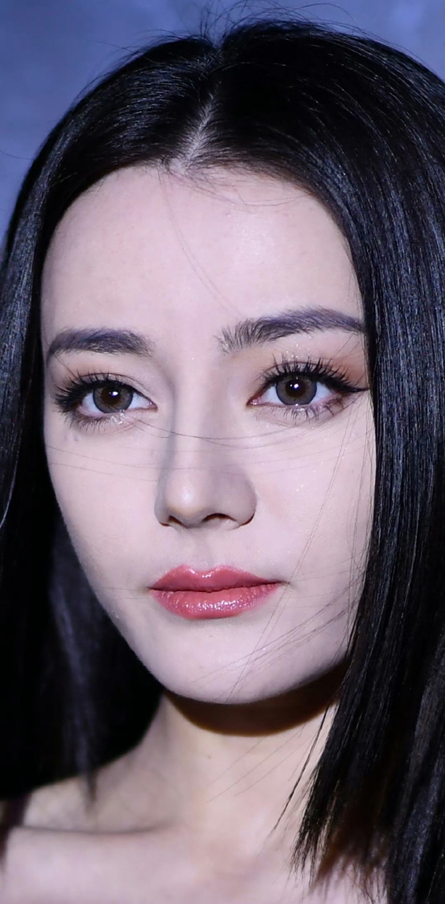 迪丽热巴的高清怼脸图,好牛的一张脸.大眼睛,高挺的鼻子,五官真立体!