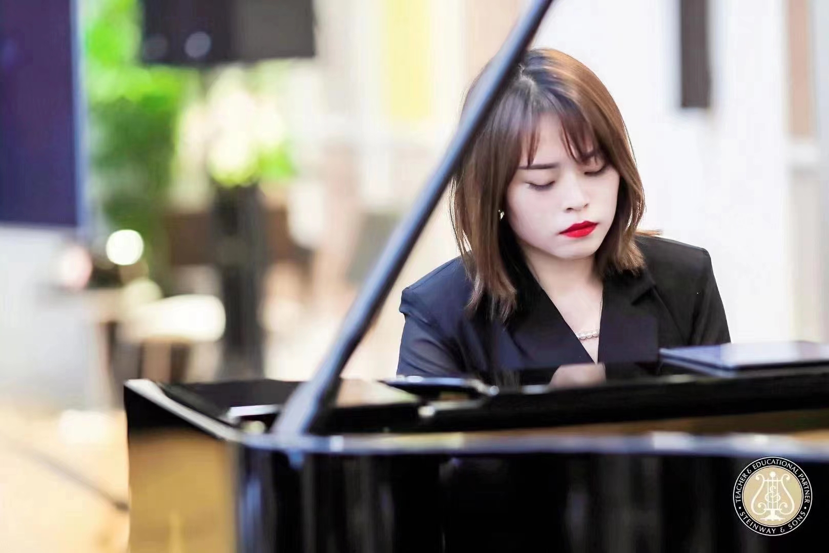 "疯狂巴赫"青年荣誉教师夏靖被爆敛财