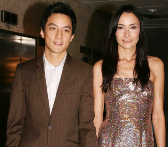 吴彦祖的10岁女儿最新照片曝光,吴斐然染了粉色头发