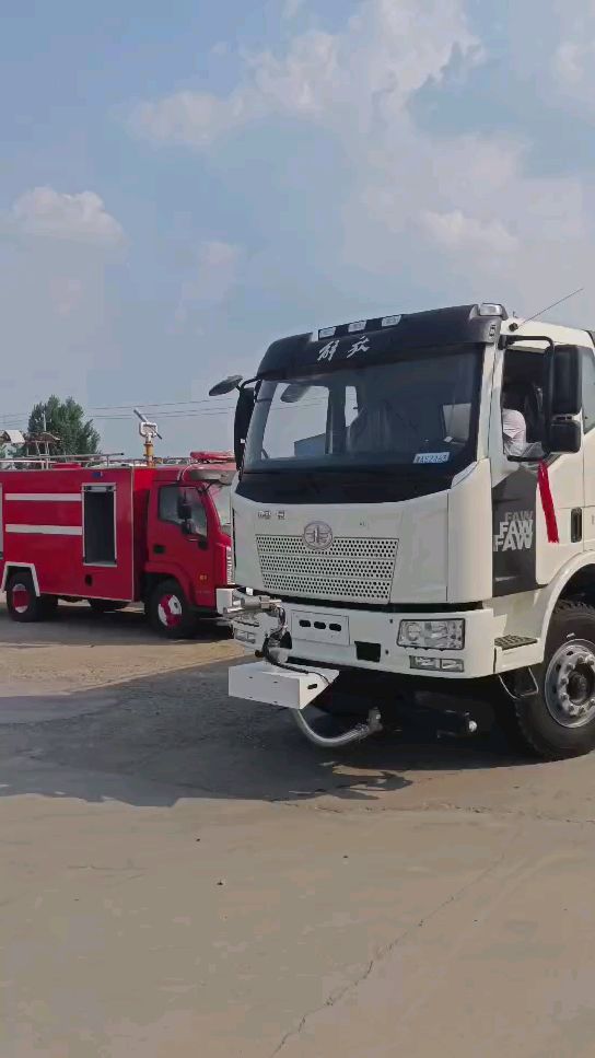 全新国六一汽解放后八轮洒水车20立方洒水车