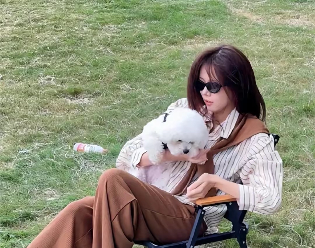 周淑怡恋爱"翻"车后,靠两张照片成功翻身,粉丝又开始喊老婆了