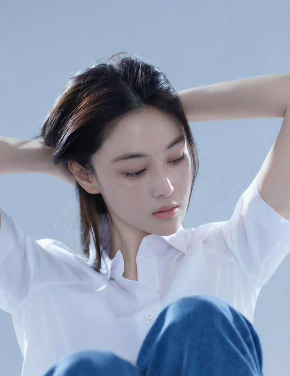 张馨予这淡妆晶莹剔透,太美了,看她清新淡雅长发飘飘,温婉动人!