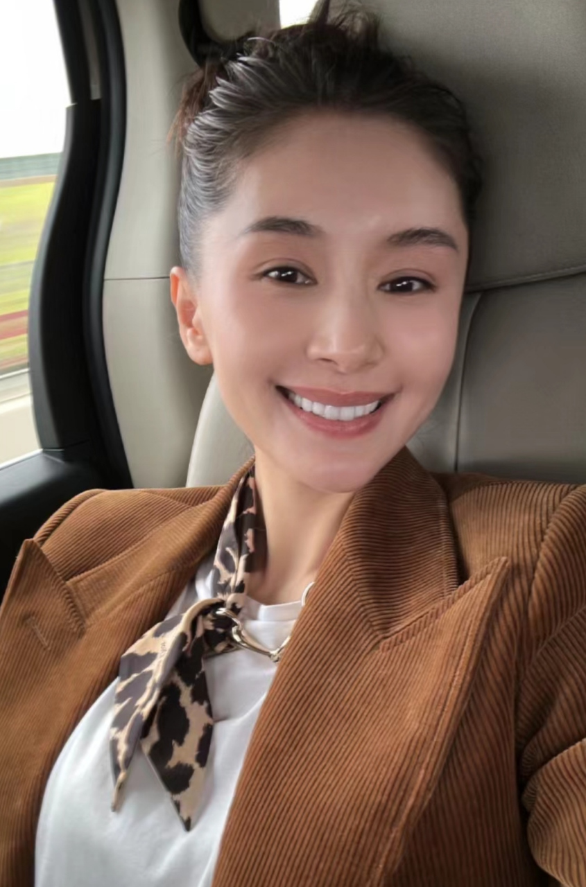 王子文晒生活照露笑脸了,走出分手阴霾,心情变得愉快,脸上也重现往日