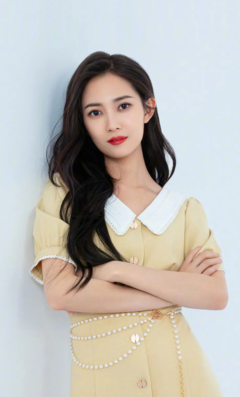 陈钰琪的眼睛非常清澈有灵气,给人一种纯真少女的感觉.