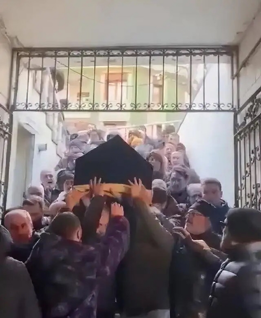 唐小强葬礼曝光 超千位土耳其邻里前来送行