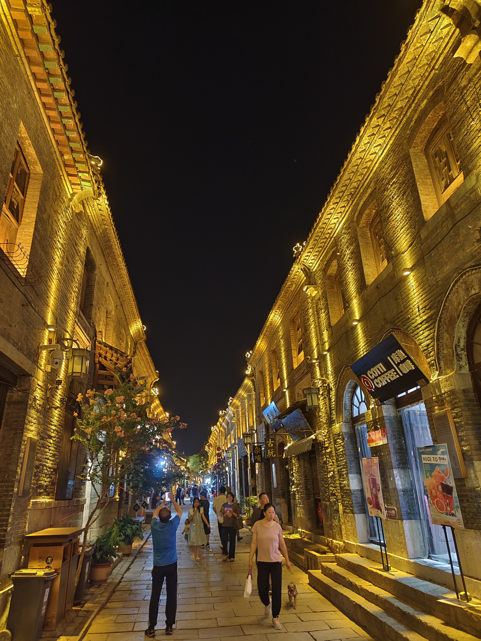 周村大街的夏日小景