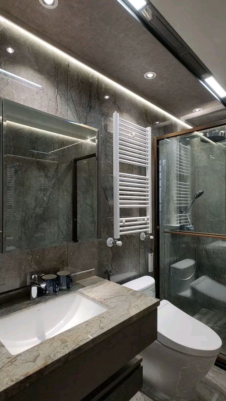 卫生间地砖上墙