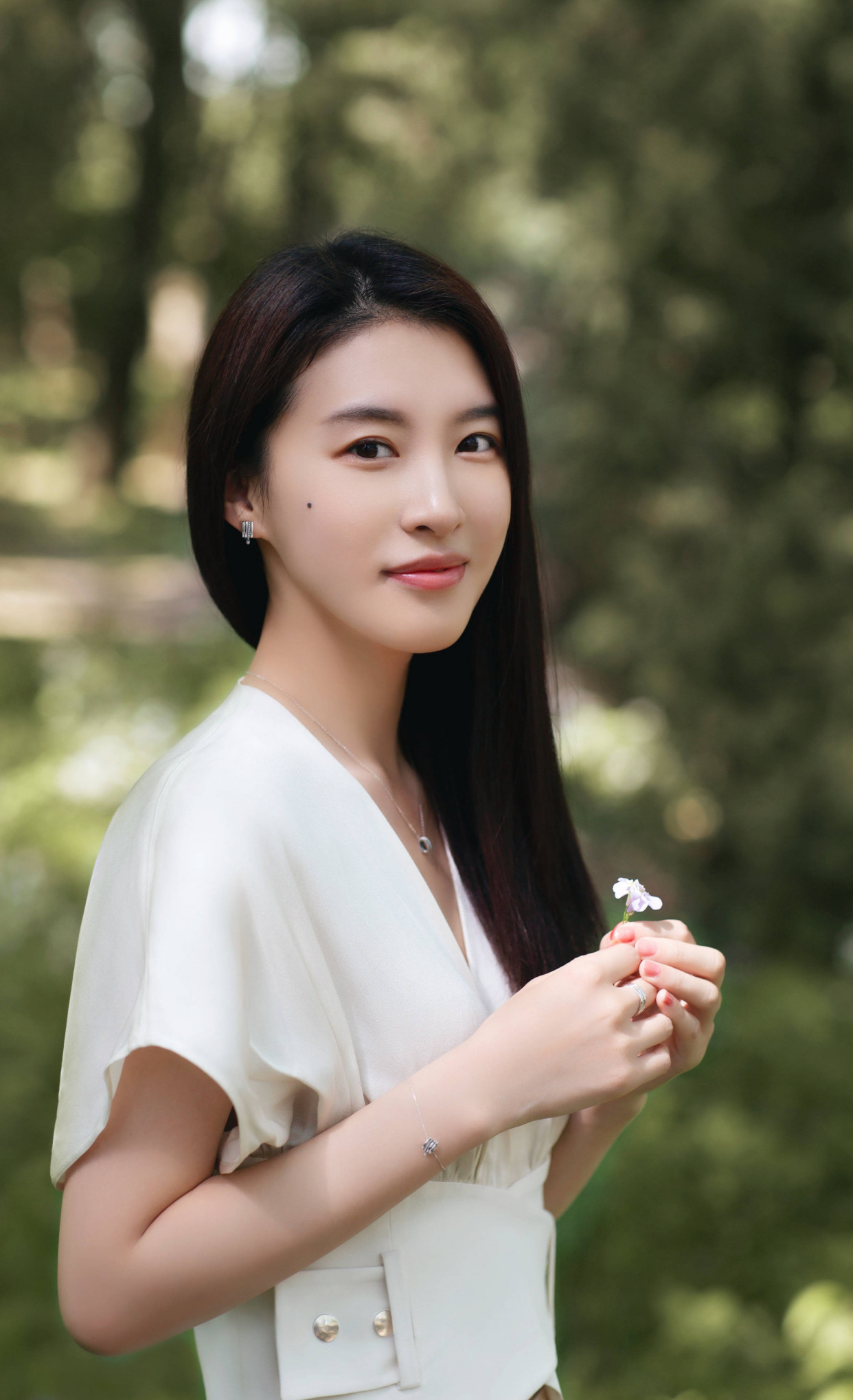 杜雨宸:芙蓉如面,气质出众