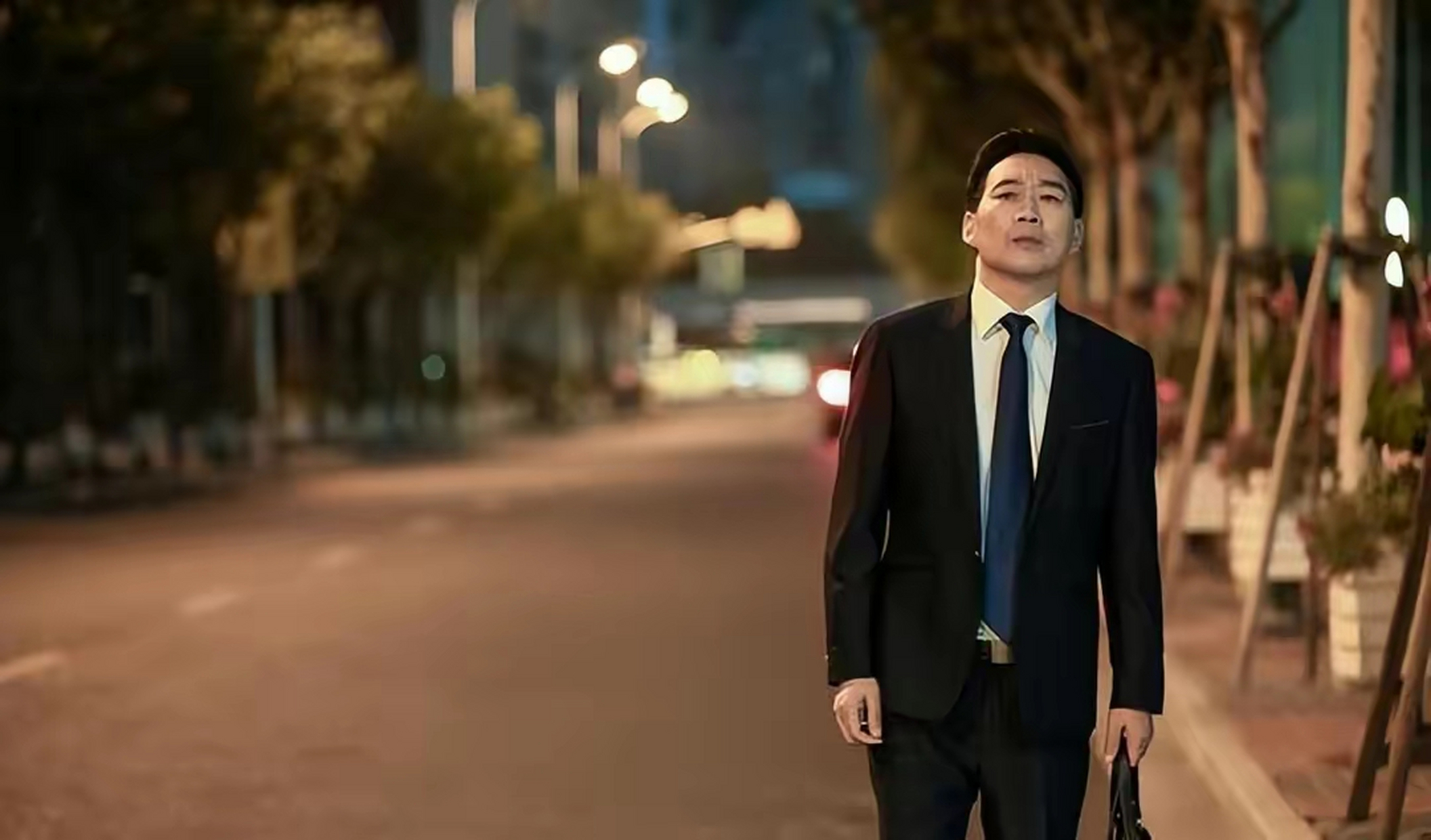 对中年人而言,这个阶段的特征就是,当他们的父母长大后,即便遇到了