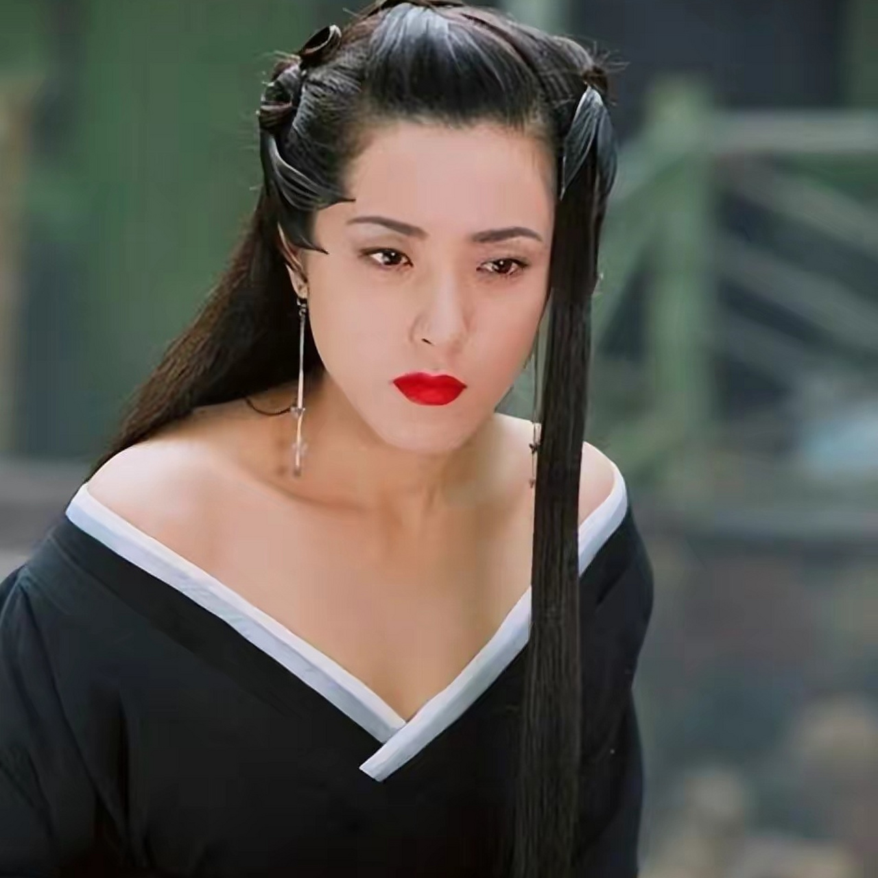 才子王安旭与梅三娘相爱成亲,谁曾想梅三娘被王安旭所杀,之后她化为