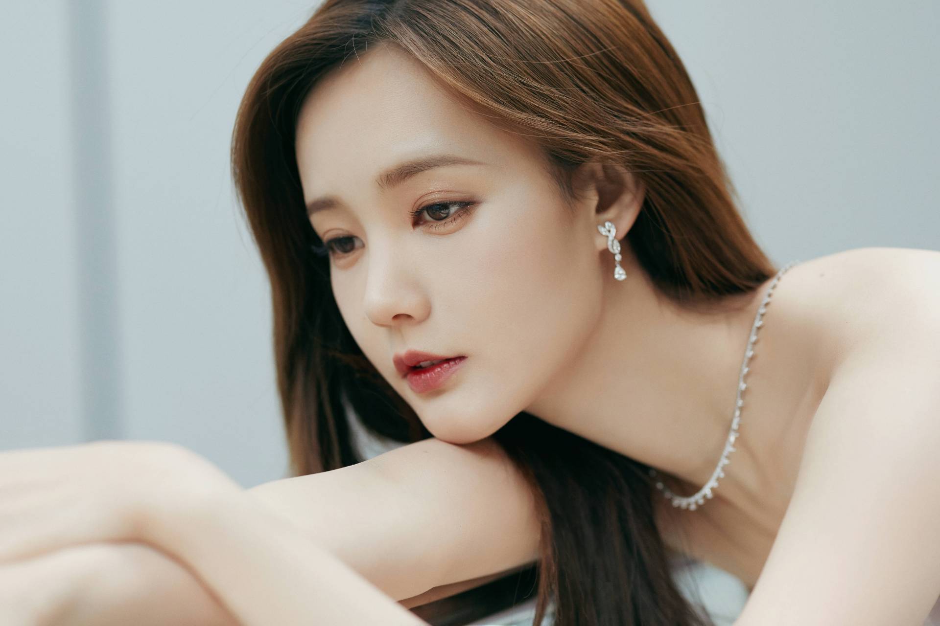 清秀高雅,姿容绝代!#美女# #明星# #气质