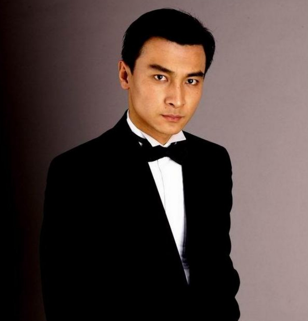 贺刚如今也40岁了,出道已经17年,从一个新秀成长为了