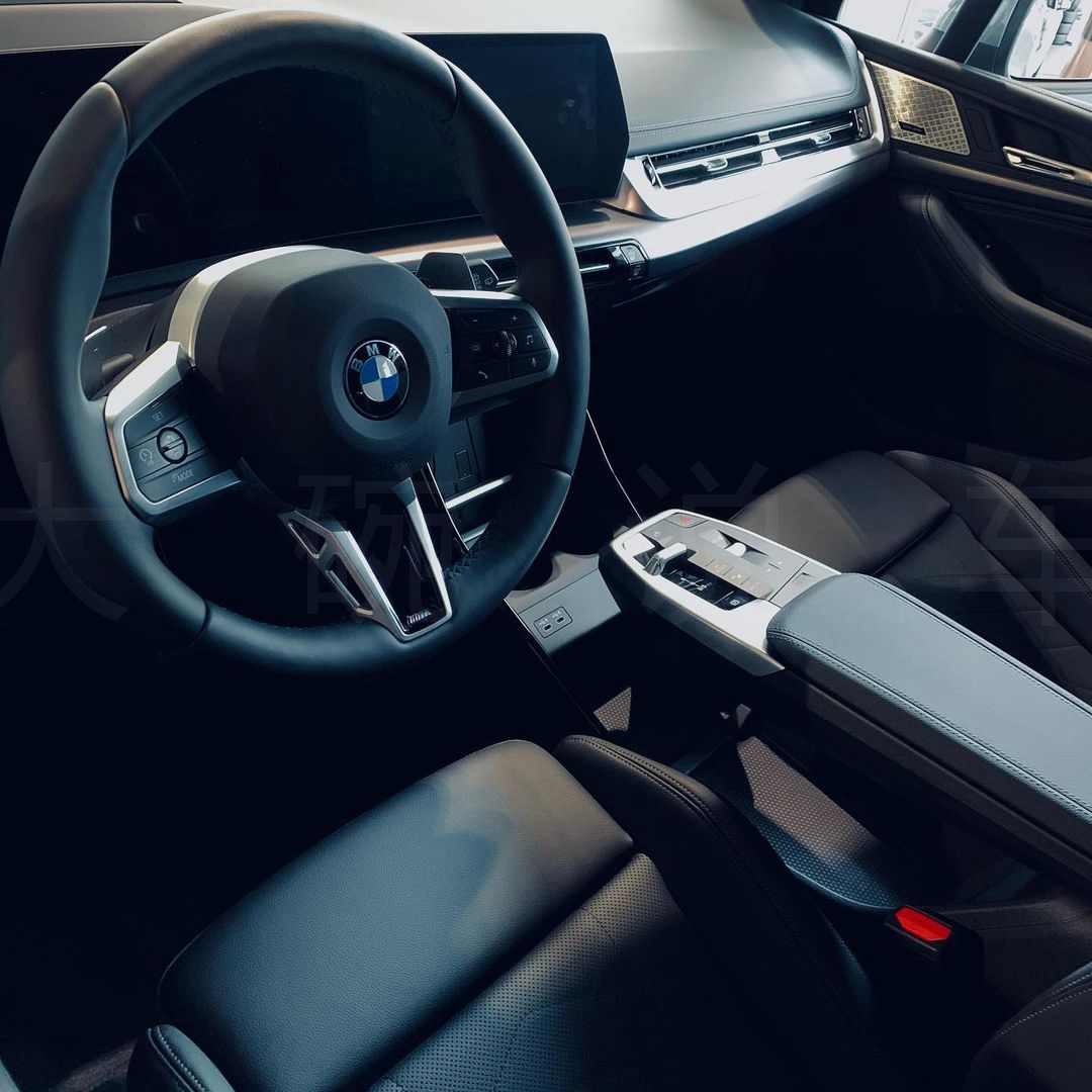 首批宝马2系旅行车进店,换装新款数字内饰,售价超25万