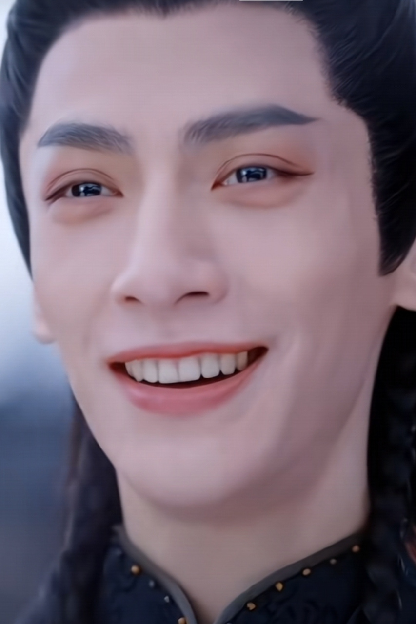 罗云熙的笑最近火了,堪称是笑的模版,是会心一笑,是宠溺无数,是不由