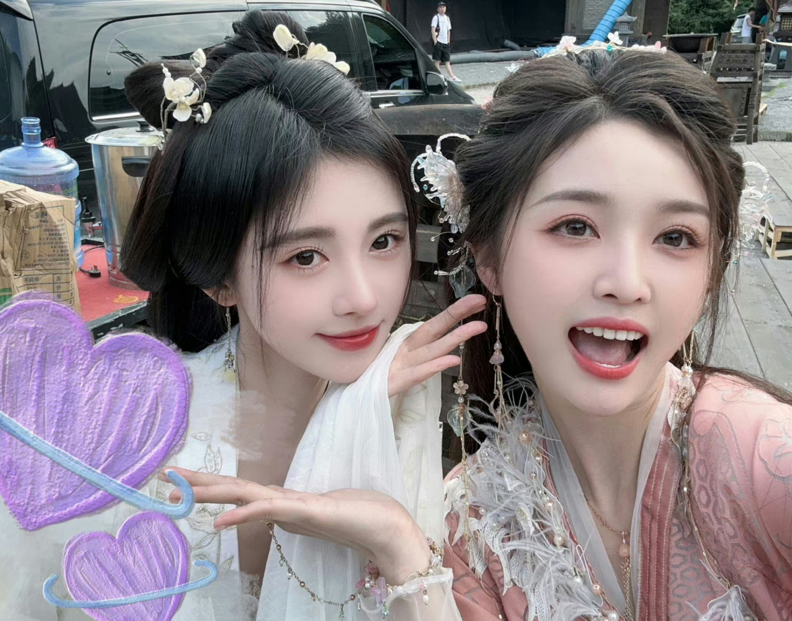 鞠婧祎和吴宣仪竟然同框了,感觉两人毫无交集,唯一交集就是她们都认识