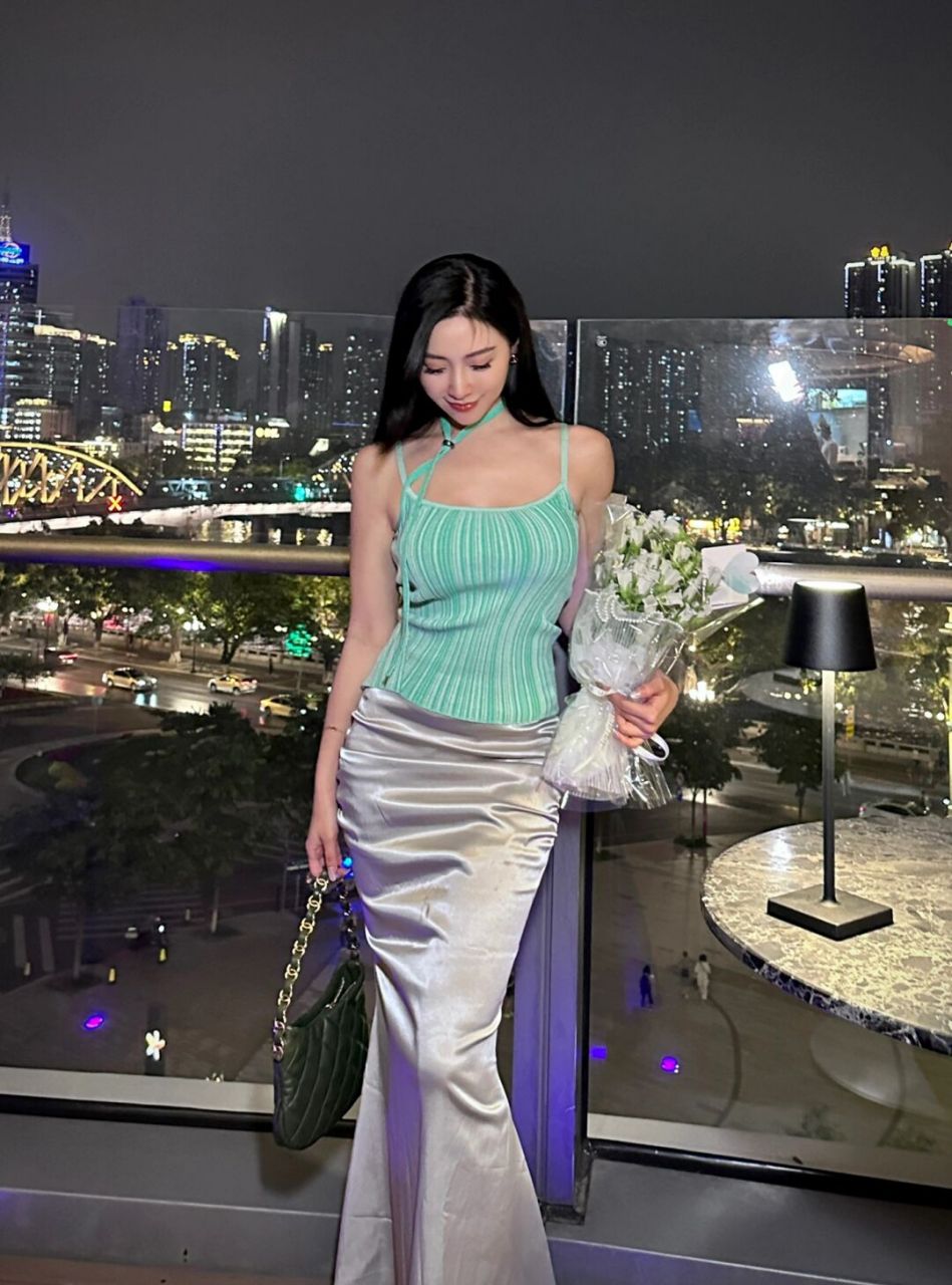 名媛风美女日常高级感穿搭,好身材秀出来#极品美女# #名媛