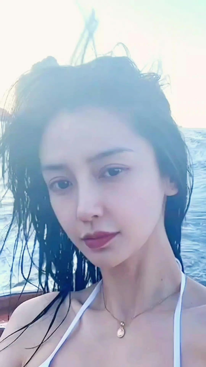 杨颖 baby  性感吊带泳衣[爱你]