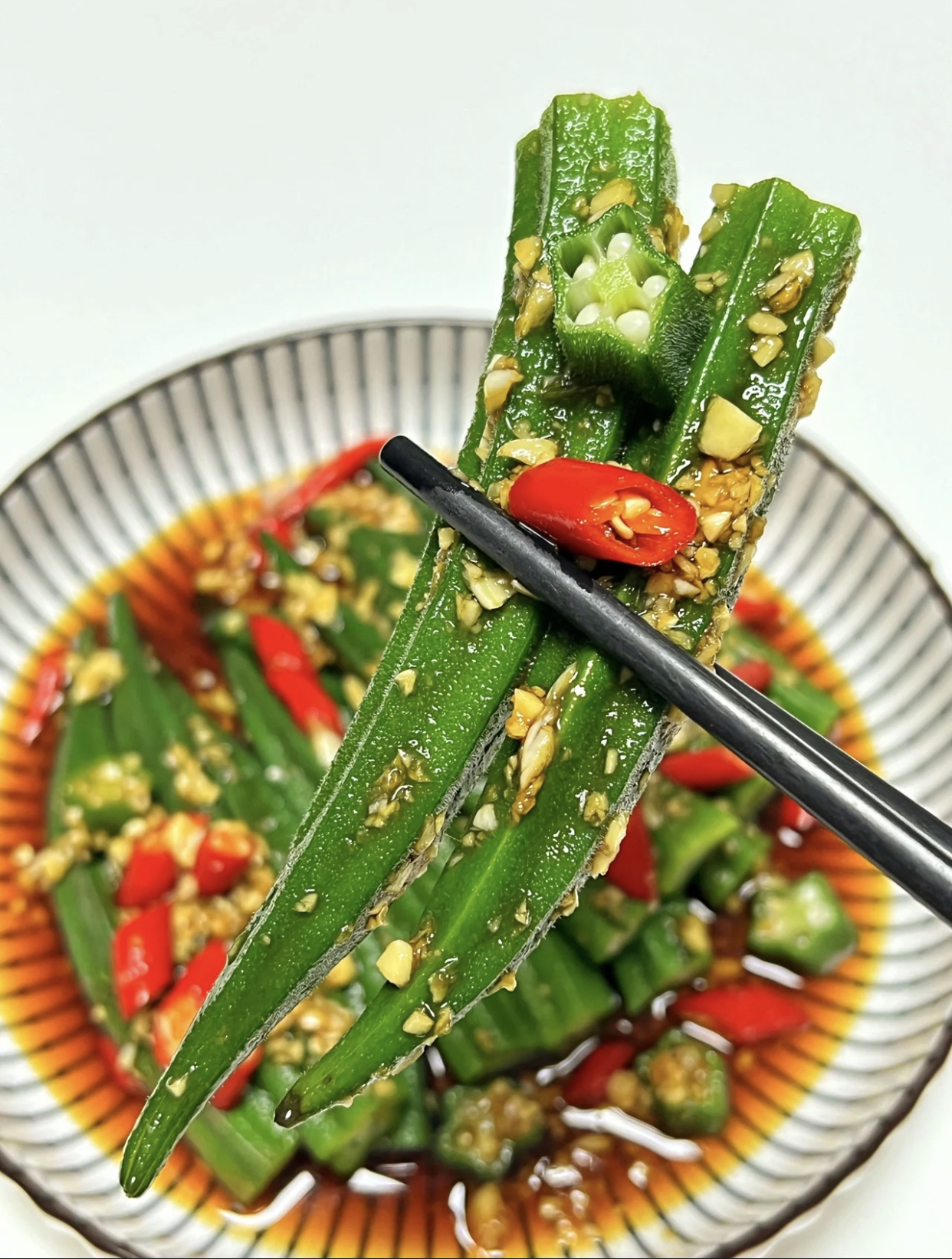 脆嫩多汁的凉拌秋葵,一定要试试!不放油不用炒,做法简单又美味