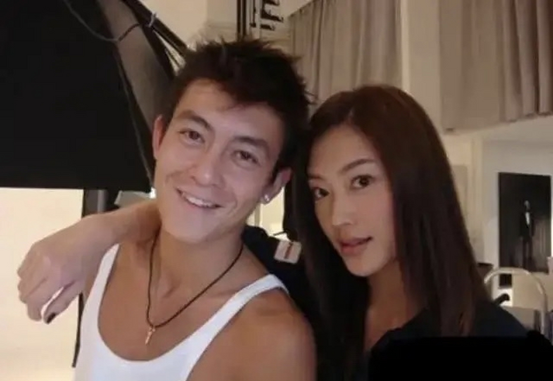 陈小春和张柏芝在泰国图片