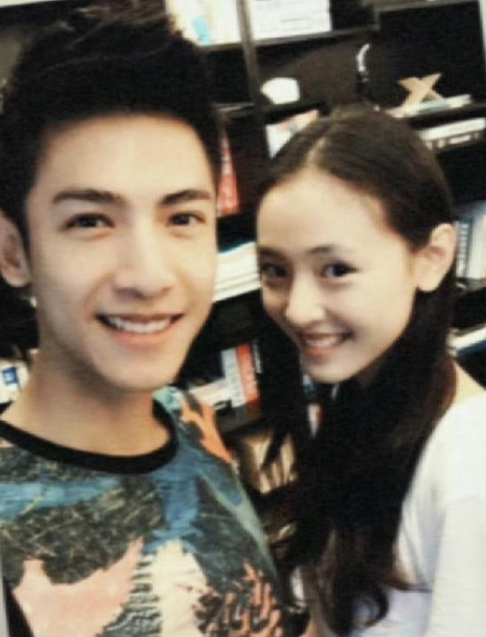 吴倩和罗云熙的早期合影,那个时候的他们都好稚嫩啊. 676767