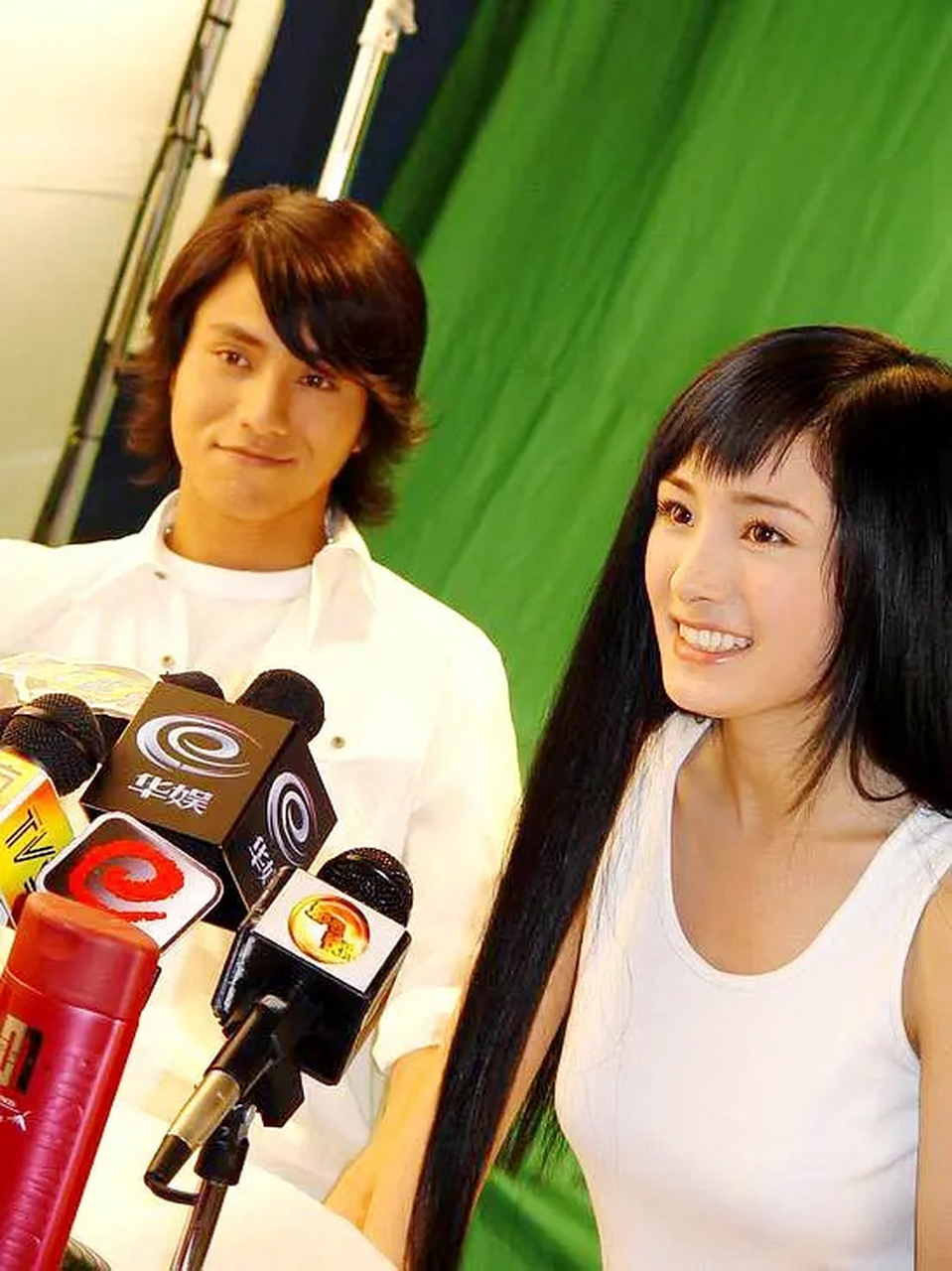 杨幂和陈坤的老照片,看着还很青涩.