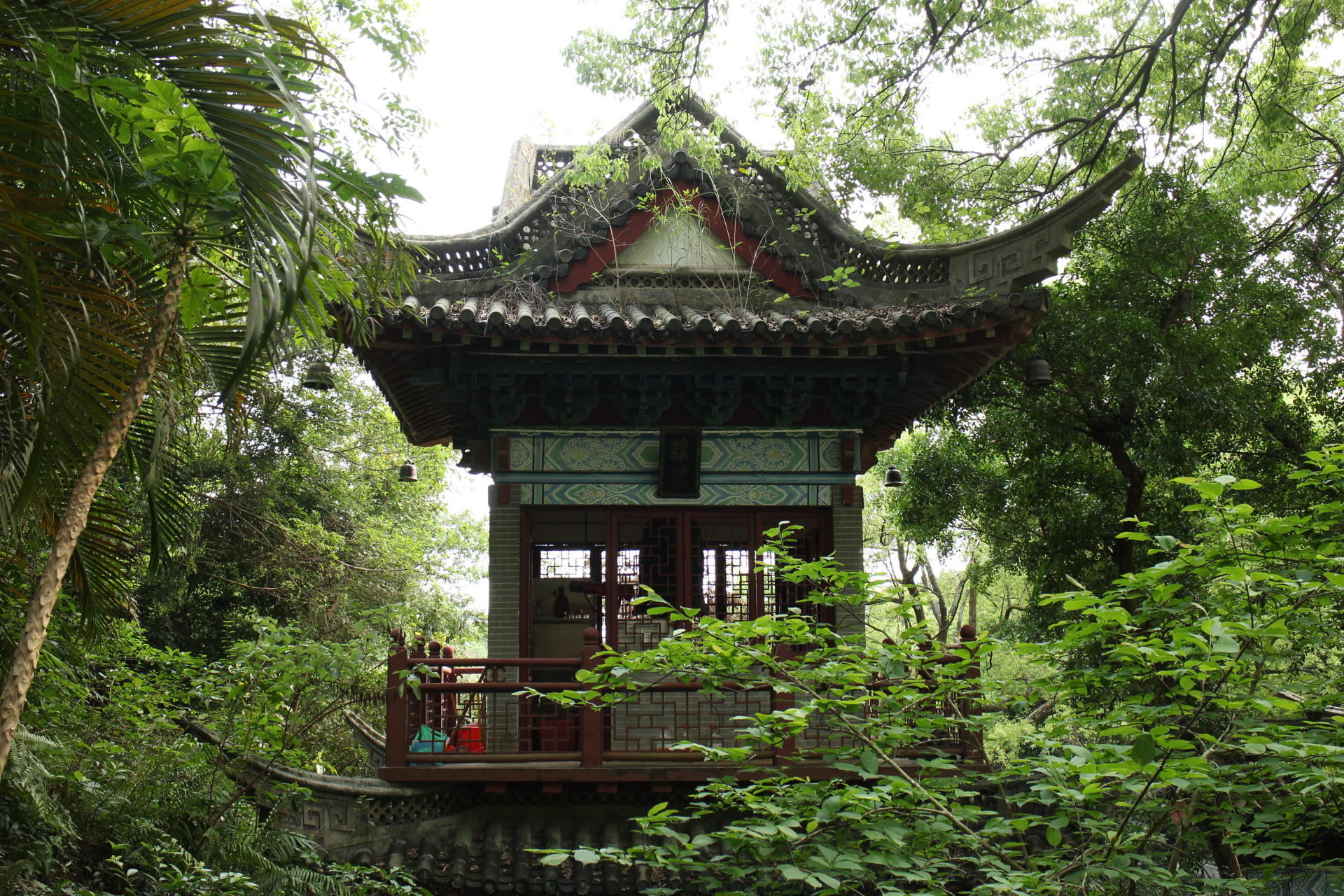 广州白云山上一景——能仁寺        能仁寺为佛教寺院,占地面积为