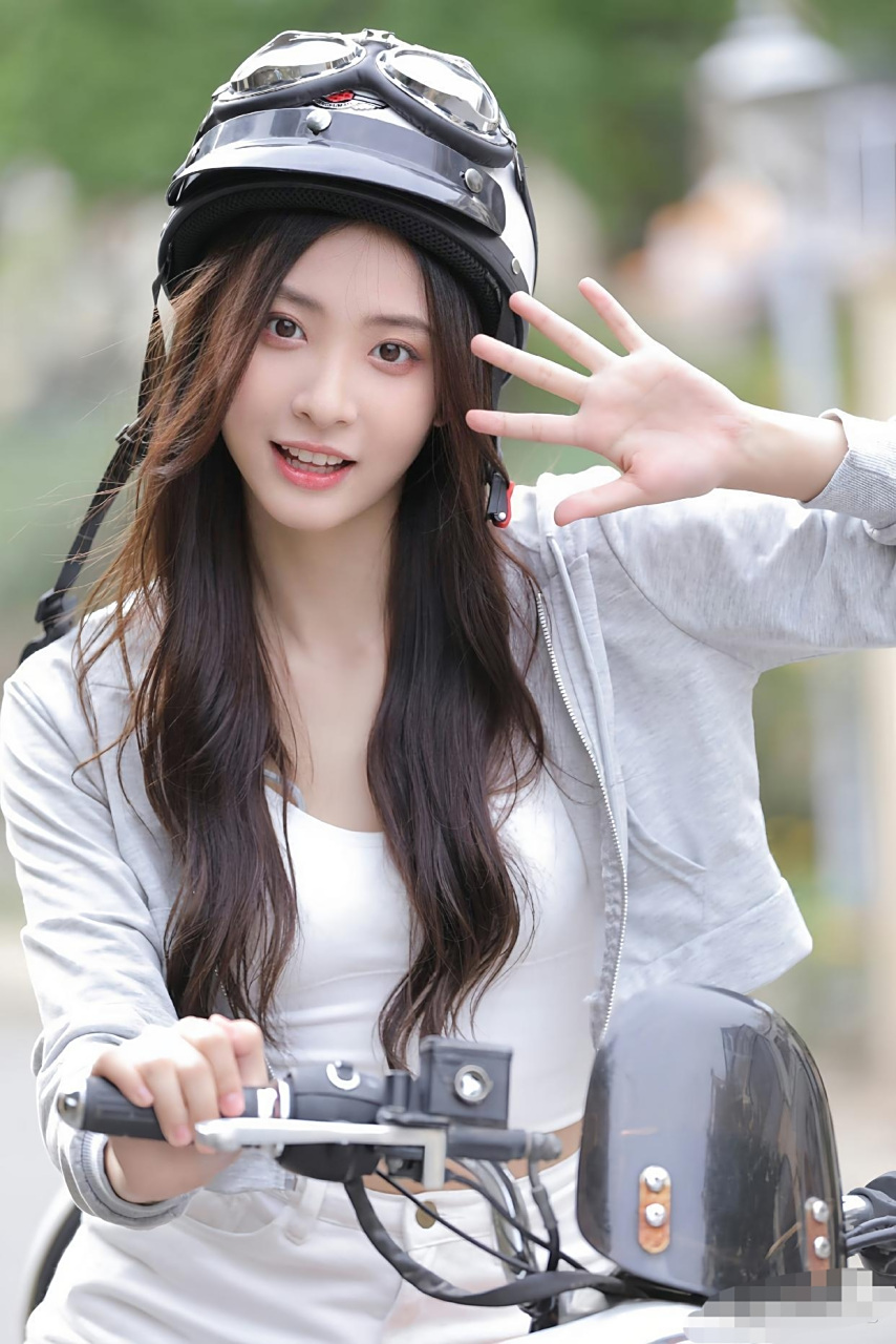 活泼开朗,阳光快乐的小姐姐,青春靓丽的感觉真好!