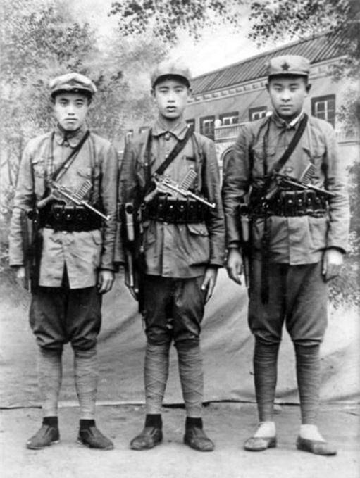 老照片:当年首长身边的保镖,看起来老实,实际上却是深藏不露