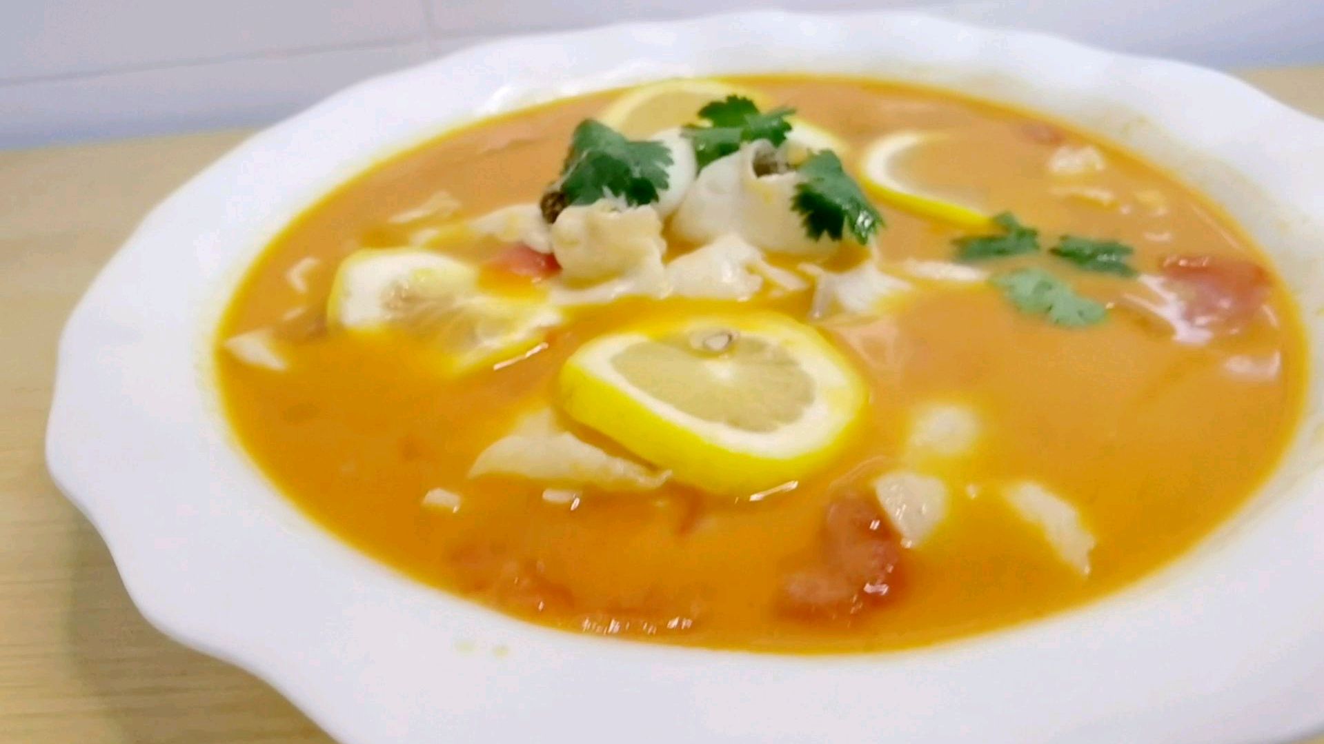 大厨教你做一道,“番茄柠檬鱼”酸酸甜甜,夏天吃着很开胃