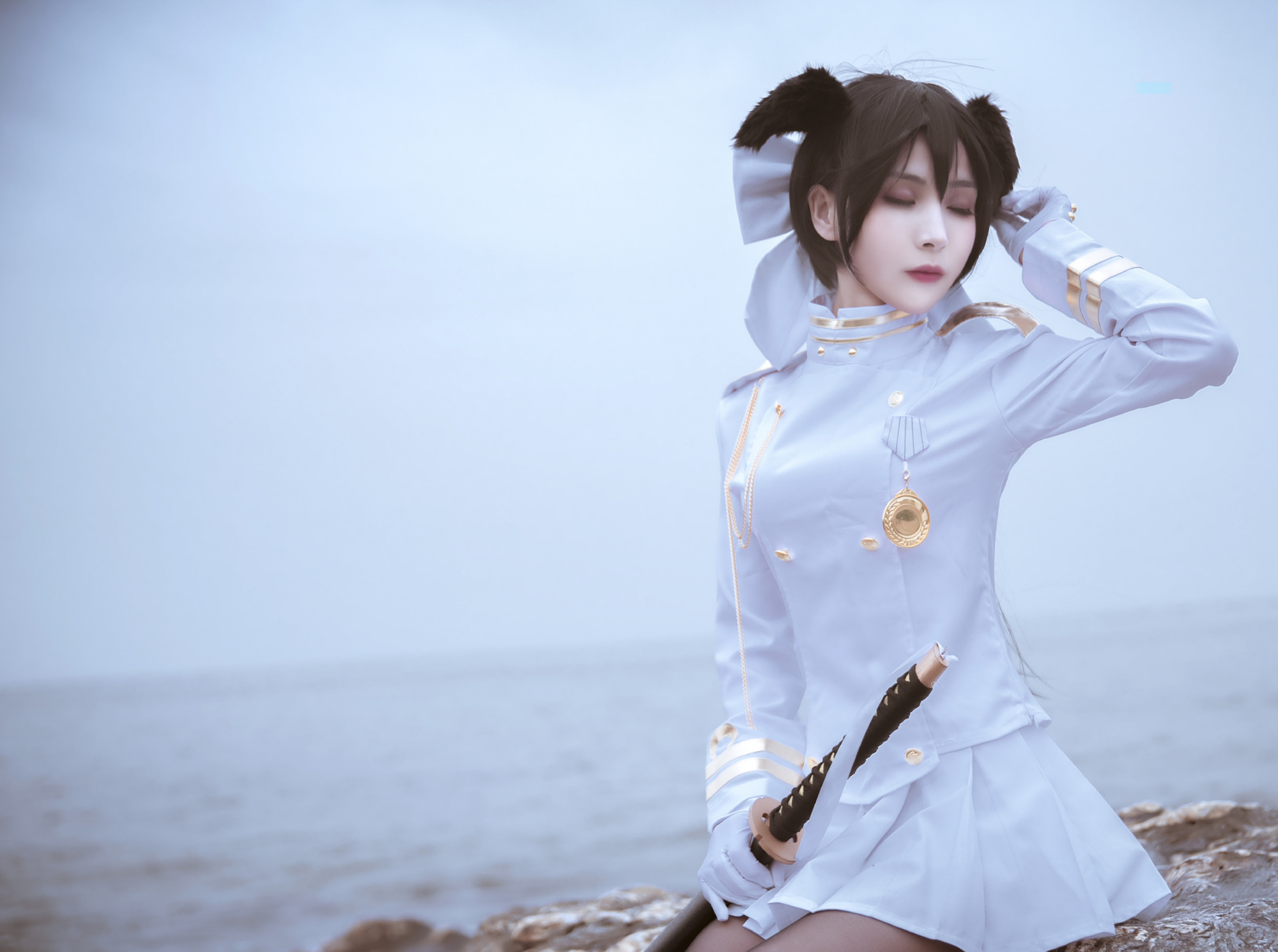 cosplay:海之涯,白色军装短裙配"黑丝"的高雄獒,剑破天之角
