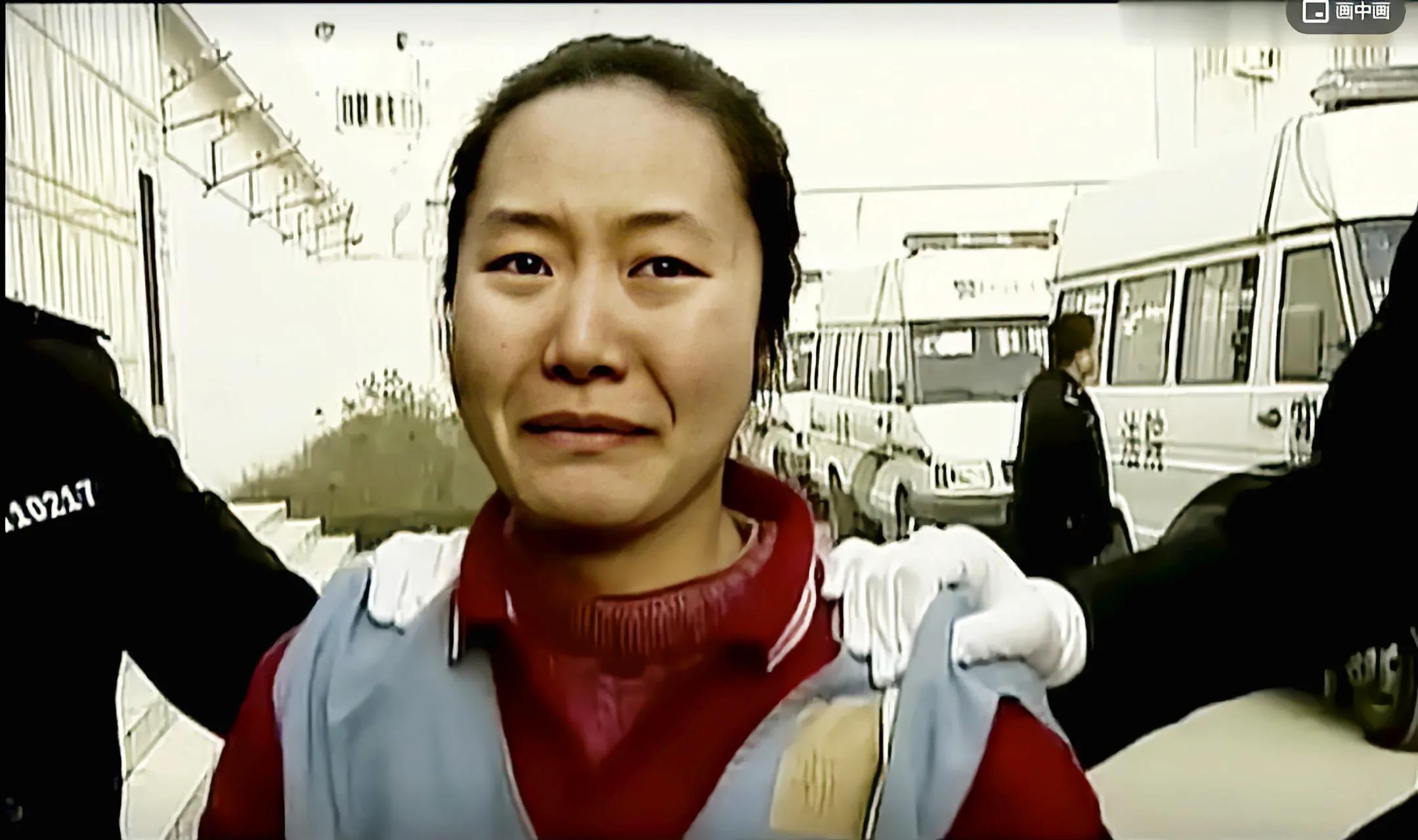 郑州23岁女护 士郭爽即将押赴刑场,她表情麻木的走出牢房.