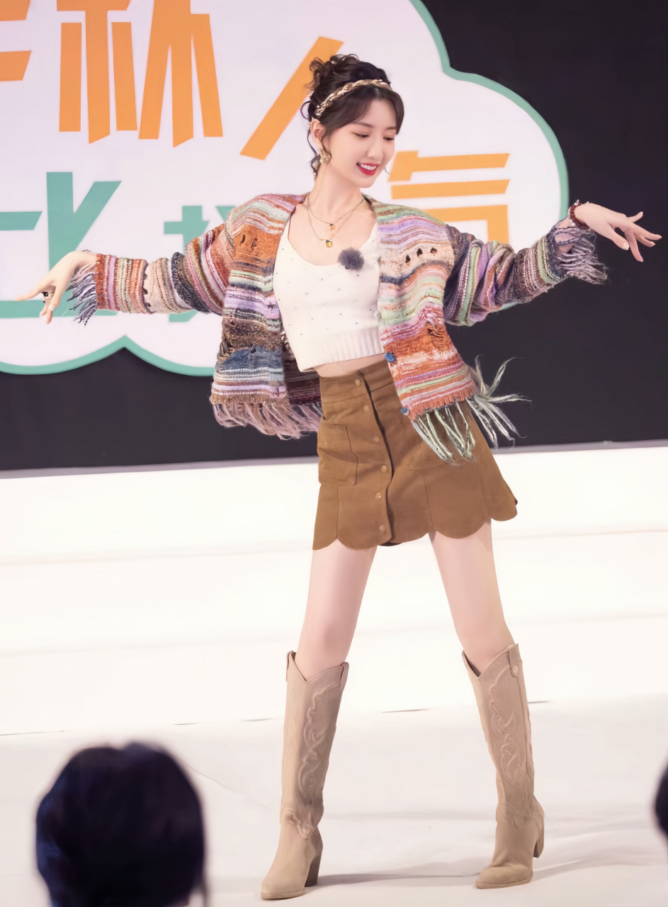 毛晓彤跳舞洋溢着青春感!