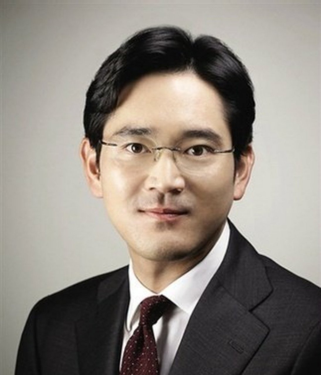 三星集团创始人是李秉喆, 韩国首富,三星集团现任掌门人李健熙是