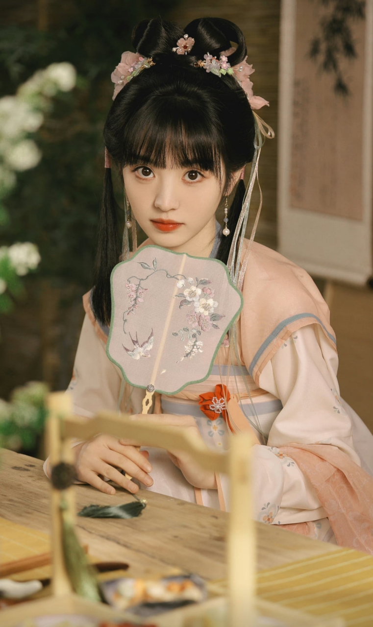 田曦薇的古装造型真好看,娇俏灵动,甜美可人!