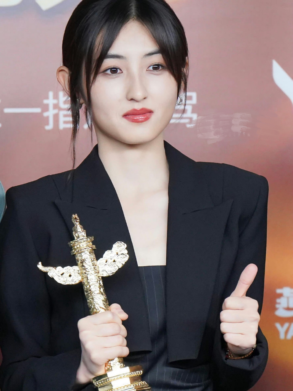 张子枫获华表奖影后,是史上最年轻的影后 短期内估计很难有00花超过她
