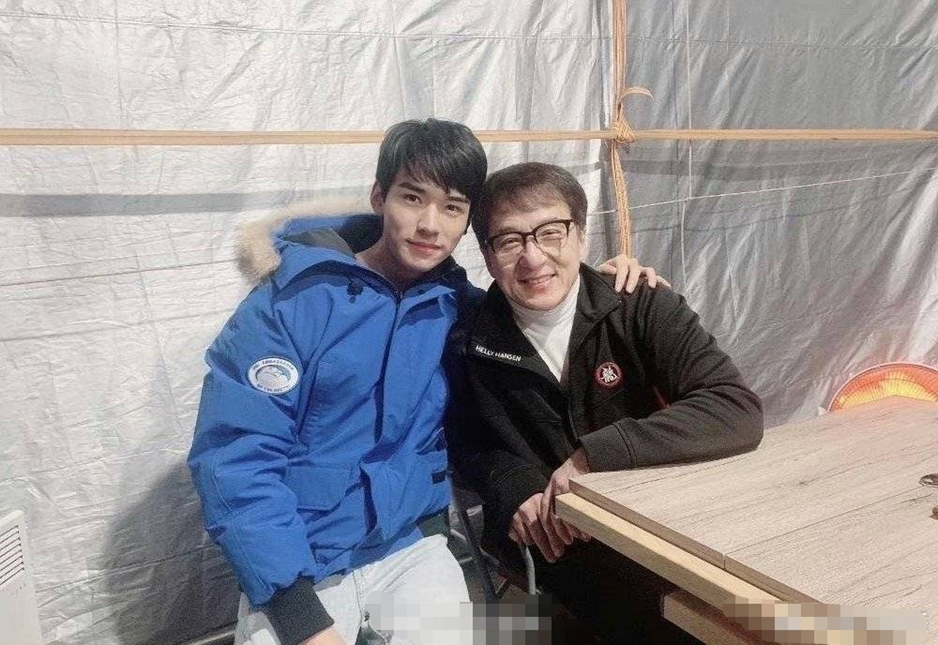 成龙龚俊早期合照#   成龙龚俊早期合照,原来合作过哇!