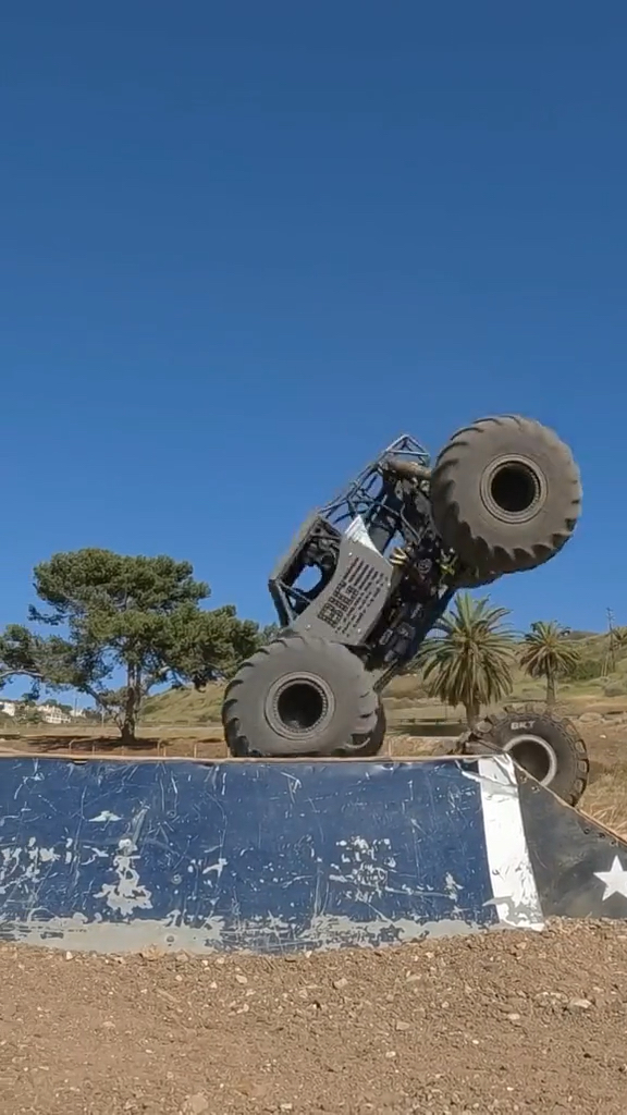 国外的大脚怪越野车