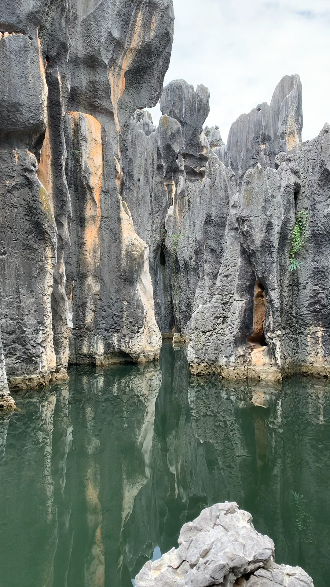 阿诗玛故乡云南石林喀斯特岩溶地貌中国著名景点,国家5a景区,世界