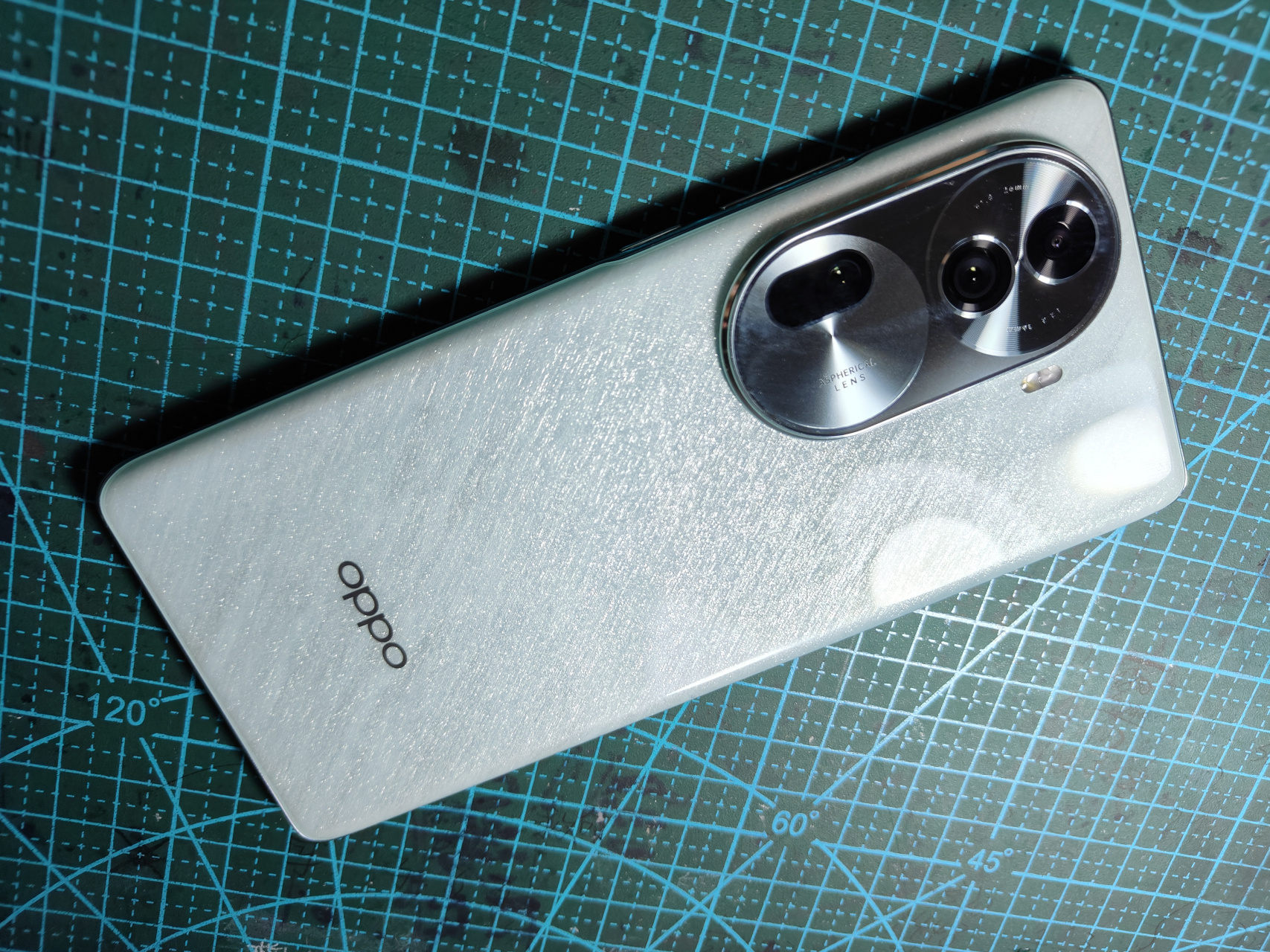 不服跑个分,oppo reno11安兔兔跑分来了.