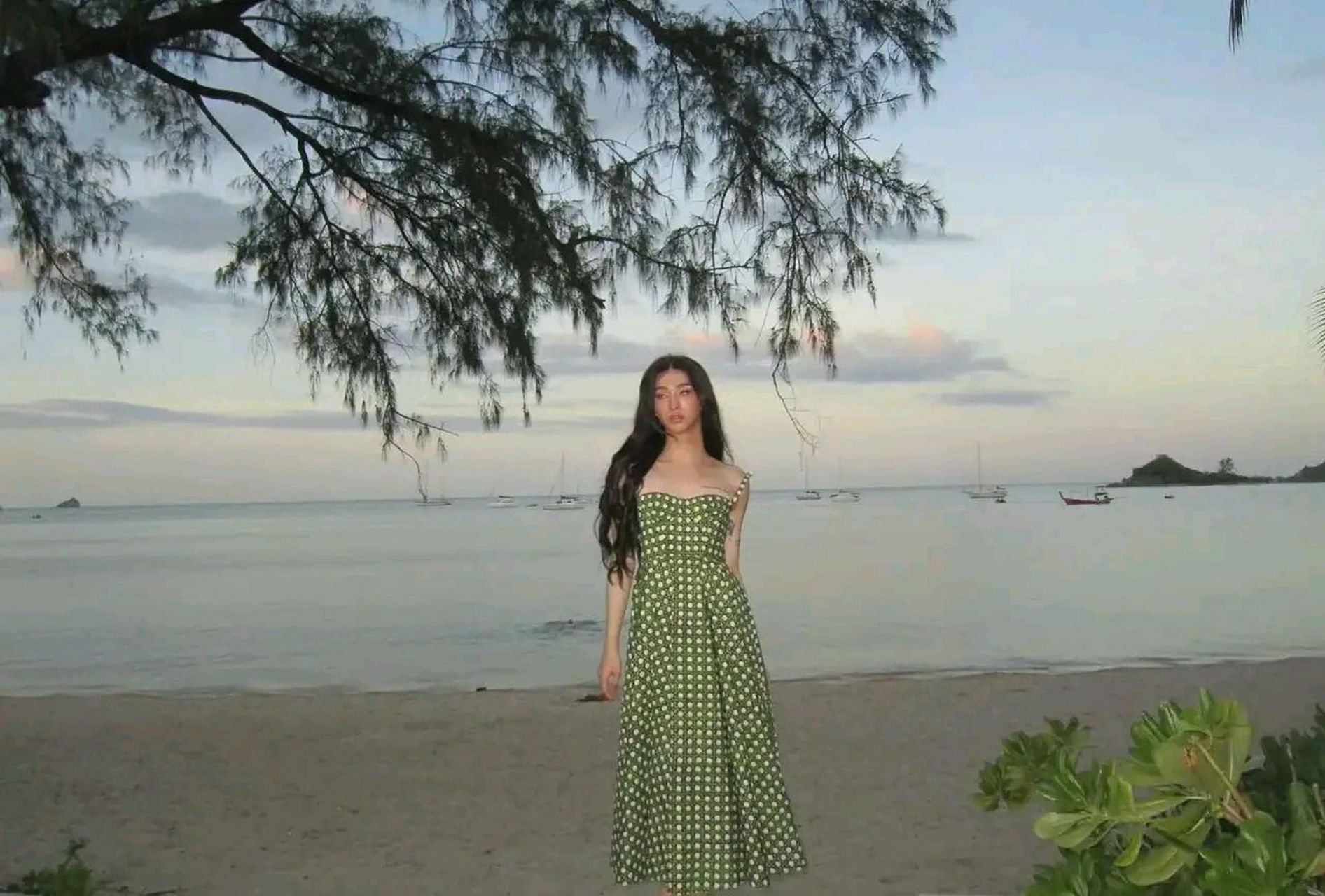 伊能静的儿子哈利穿女装感觉还是挺好看的,只可惜他是男性,自然会遭受