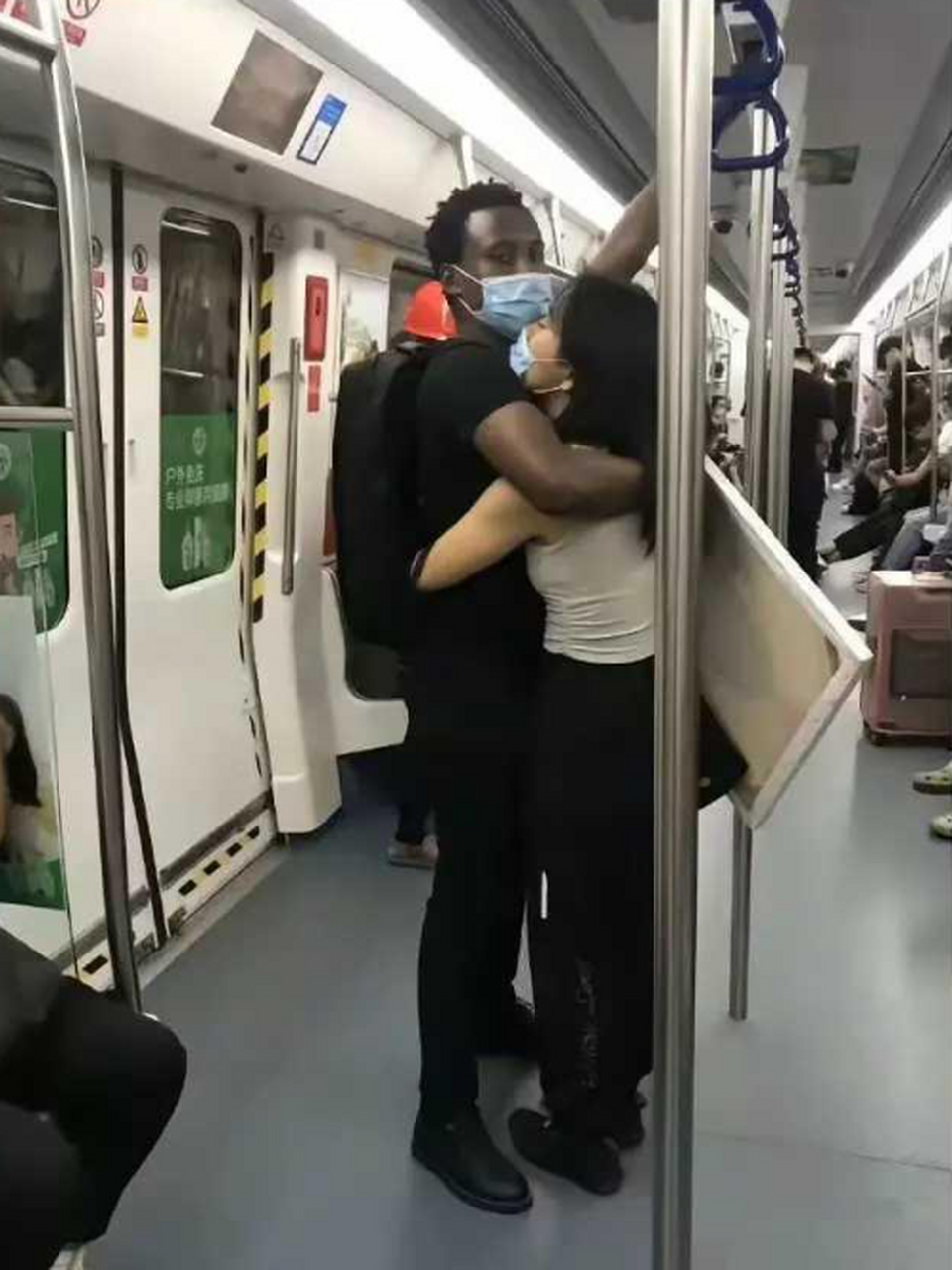 不能过于责怪找黑人男友的中国女生,连比尔盖茨的女儿都找了一位黑人