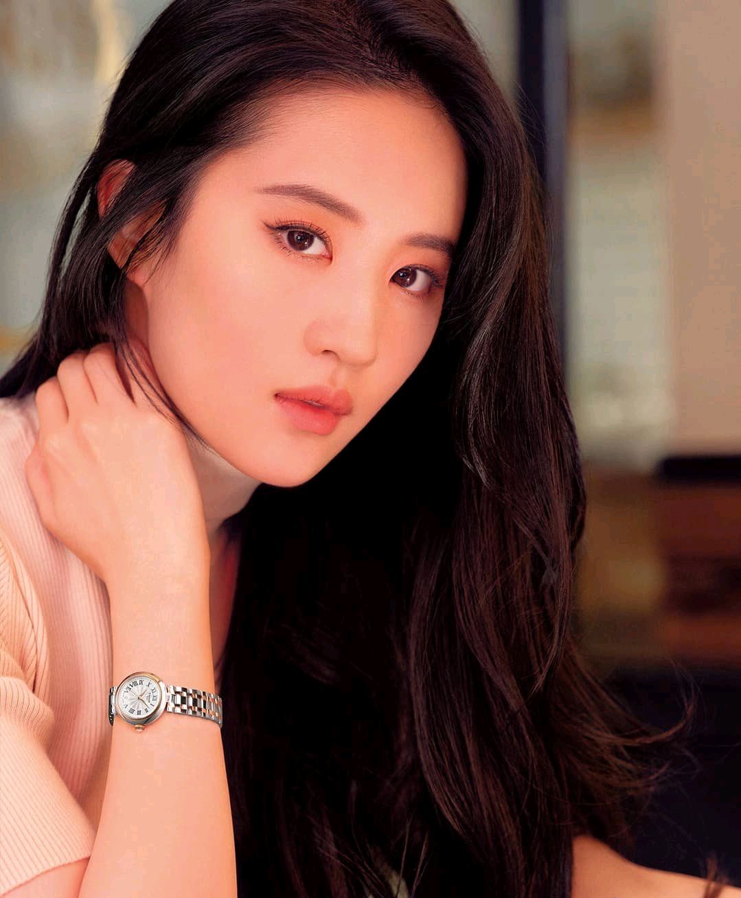 刘亦菲最新生活照:气质高贵,清新甜美!